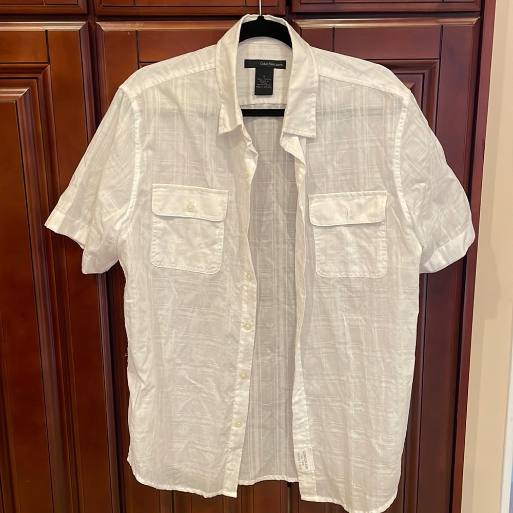 Like new mens shirt with short sleeves